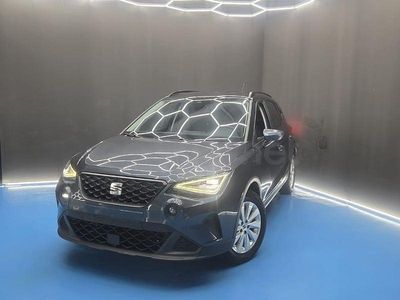 Usado Seat Arona Style 90 CV (66 kW) 2022 Gris / plata SUV