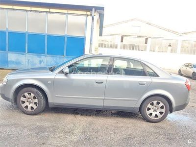 Usado Audi A4 130 CV (95 kW) 2002 Gris / plata Berlina