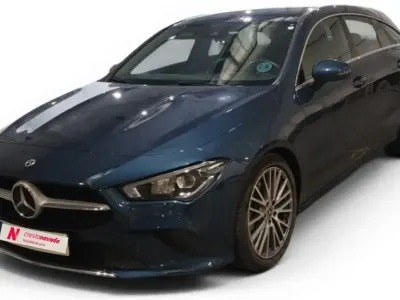 Usado Mercedes CLA220 Shooting Brake 190 CV (139 kW) 2022 Azul Familiar