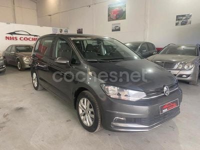 Usado VW Touran Advance 115 CV (84 kW) 2017 Gris / plata Monovolumen