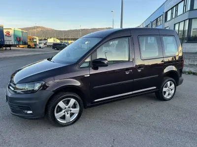 Usado VW Caddy 122 CV (89 kW) 2015 Burdeos Monovolumen