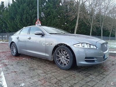 Usado Jaguar XJ Portfolio 275 CV (202 kW) 2012 Gris / plata Berlina