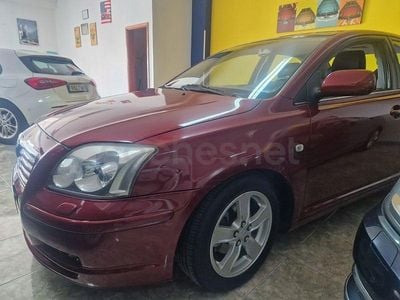 Usado Toyota Avensis Sol 129 CV (94 kW) 2006 Granate Berlina