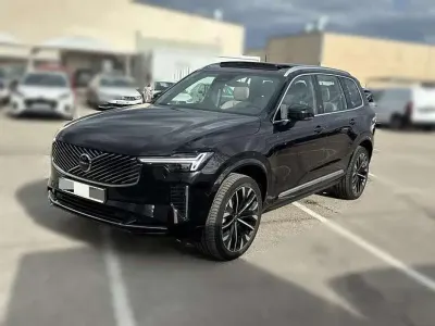 Käytetty Volvo XC90 Plus 250 HP (183 kW) 2025 Musta Katumaasturi