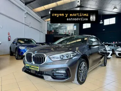 Usado BMW 116 Sport Line 116 CV (85 kW) 2021 Gris Utilitario