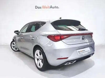 Usado Seat Leon FR 130 CV (95 kW) 2023 Gris plata Berlina