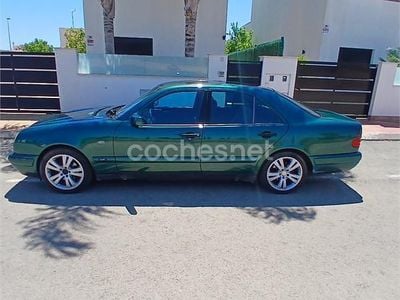 Verde Usado 1997 Mercedes E290 Classic Berlina | 2500 €