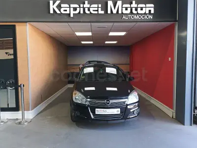 Usado Opel Astra Energy 110 CV (80 kW) 2009 Negro Berlina