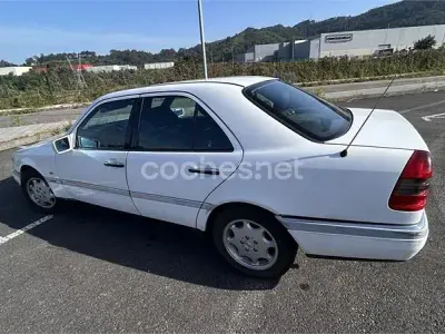 Usado Mercedes C250 Elegance 150 CV (110 kW) 1996 Blanco Familiar