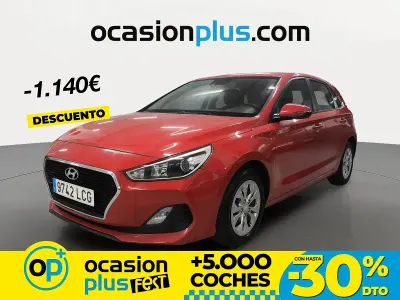 Usado Hyundai i30 120 CV (88 kW) 2019 Rojo Berlina