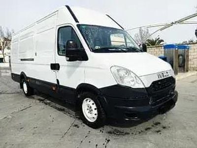 Begagnad Iveco Daily 106 HK (77 kW) 2015 Vit Sedan