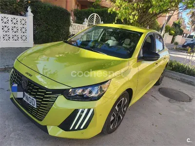 Usado Peugeot 208 Allure 145 CV (106 kW) 2025 Verde Utilitario