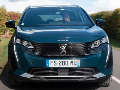 Usado Peugeot 5008 Allure 131 CV (96 kW) 2022 Gris SUV