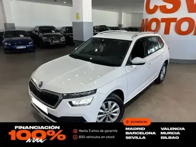 Usado Skoda Kamiq Ambition 110 CV (80 kW) 2022 Blanco SUV