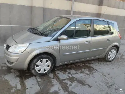 Usado Renault Scénic Authentique 100 CV (73 kW) 2007 Gris / plata Monovolumen