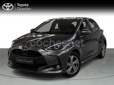 Gris / plata Usado 2021 Toyota Yaris Hybrid Active Berlina | 22.400 € (Un poco caro)