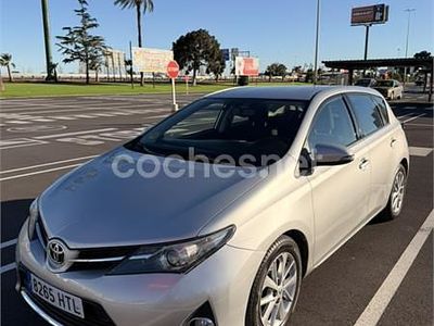 Usado Toyota Auris Advance 124 CV (91 kW) 2014 Gris / plata Berlina