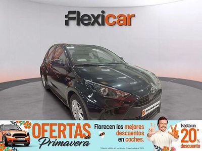 Usado Toyota Yaris Hybrid Active 116 CV (85 kW) 2021 Negro Berlina