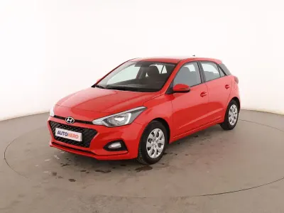 Usado Hyundai i20 75 CV (55 kW) 2018 Rojo Berlina
