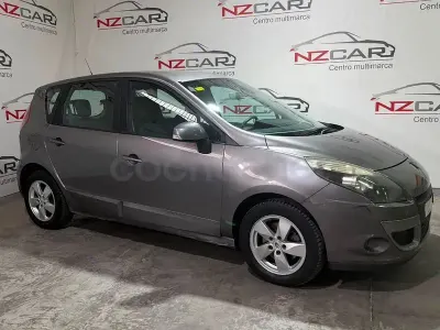 Usado Renault Scénic Dynamique 110 CV (80 kW) 2011 Beige Monovolumen