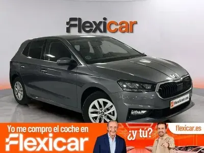 Usado Skoda Fabia 95 CV (69 kW) 2025 Gris Utilitario