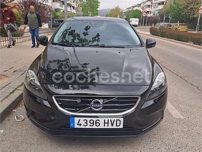Usado Volvo V40 Momentum 115 HP (84 kW) 2013 Preto Sedan