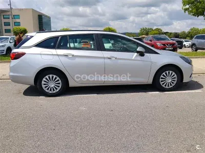 Usado Opel Astra Edition 105 CV (77 kW) 2020 Gris / plata Familiar