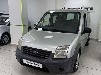 Usado Ford Tourneo 90 CV (66 kW) 2012 Plateado Familiar
