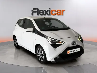 Usado Toyota Aygo X-play 72 CV (52 kW) 2019 Blanco Utilitario