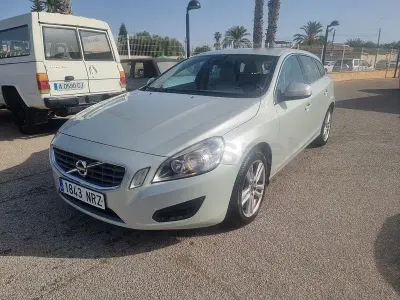 Usado Volvo V60 Momentum 180 CV (132 kW) 2012 Beige Familiar