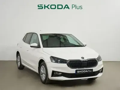 Usado Skoda Fabia Selection 95 CV (69 kW) 2024 Blanco Utilitario