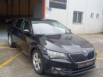 Usado Skoda Superb Active 150 CV (110 kW) 2018 Negro Berlina
