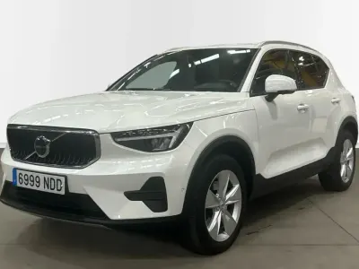 Begagnad Volvo XC40 Core 197 HK (144 kW) 2025 Vit SUV