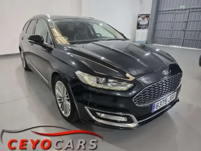 Usado Ford Mondeo Vignale 209 CV (153 kW) 2015 Negro Familiar