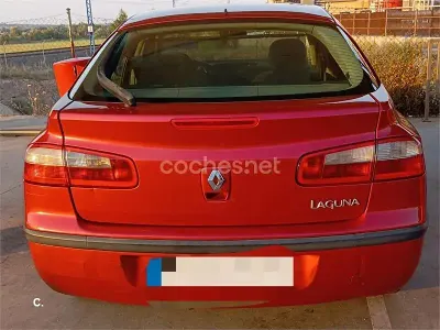 Usado Renault Laguna II Authentique 110 CV (80 kW) 2002 Rojo Berlina
