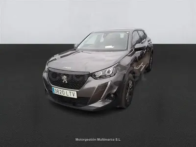 Usado Peugeot 2008 Active 110 CV (80 kW) 2021 Gris / plata SUV