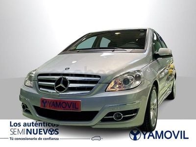 Usado Mercedes B180 109 CV (80 kW) 2011 Gris / plata Monovolumen