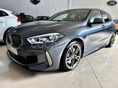 Gris / plata Usado 2021 BMW M135 Comfort Edition Utilitario | 31.900 € (Un poco caro)