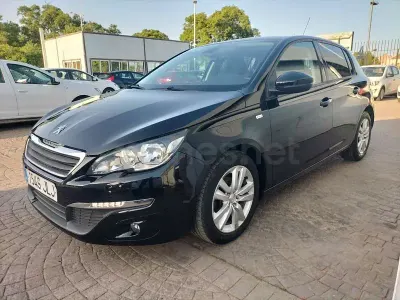Usado Peugeot 308 Access 100 CV (73 kW) 2016 Negro Berlina