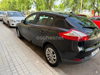 Usado Renault Mégane LIMITED 115 CV (84 kW) 2014 Negro Berlina