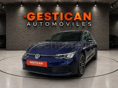 Usado VW Golf VIII Life 110 CV (80 kW) 2022 Azul Berlina