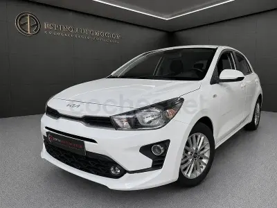 Usado Kia Rio 100 CV (73 kW) 2023 Blanco Berlina