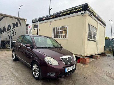 Usado Lancia Ypsilon 75 CV (55 kW) 2006 Rojo Utilitario
