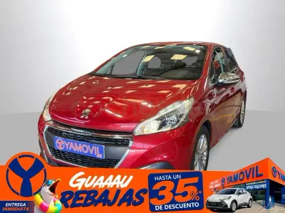Usado Peugeot 208 Signature Sky 82 CV (60 kW) 2019 Rojo Utilitario