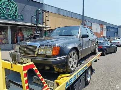 Usado Mercedes E500 320 CV (235 kW) 1993 Negro Berlina