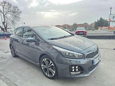 Usado Kia Ceed GT GT-Line 136 CV (100 kW) 2018 Gris / plata Berlina