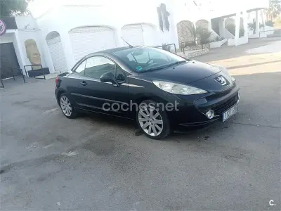 Usado Peugeot 207 CC 120 CV (88 kW) 2009 Negro Descapotable