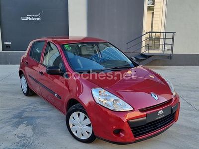 Granate Usado 2010 Renault Clio II Authentique Berlina | 6490 € (Un poco caro)