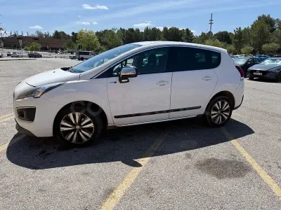 Usado Peugeot 3008 Style 130 CV (95 kW) 2015 Blanco Familiar