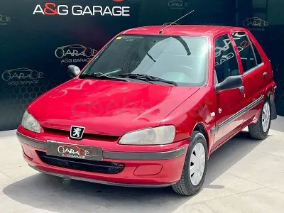 Usado Peugeot 106 60 CV (44 kW) 2001 Granate Utilitario